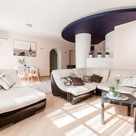 Apartment Avrora Apart Center