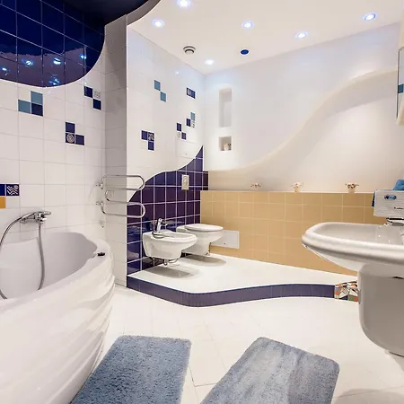 Avrora Apart Center *