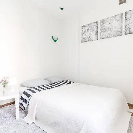 Avrora Apart Center *